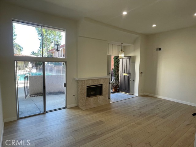 Detail Gallery Image 2 of 18 For 5477 Nestle #9,  Tarzana,  CA 91356 - 3 Beds | 3 Baths