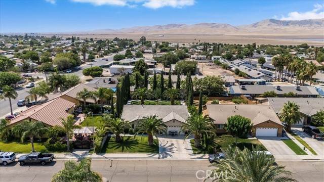 104 W Mariposa Street, Avenal CA: https://media.crmls.org/medias/4a072fe0-baf0-4511-b73a-0ae43c86b563.jpg