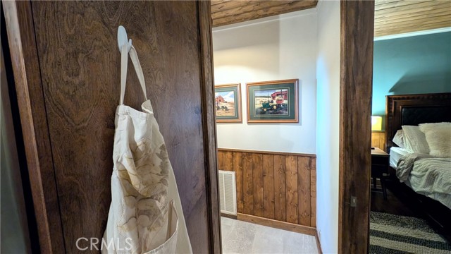 Detail Gallery Image 14 of 39 For 2552 Catalina Dr, Running Springs,  CA 92382 - 3 Beds | 2/1 Baths