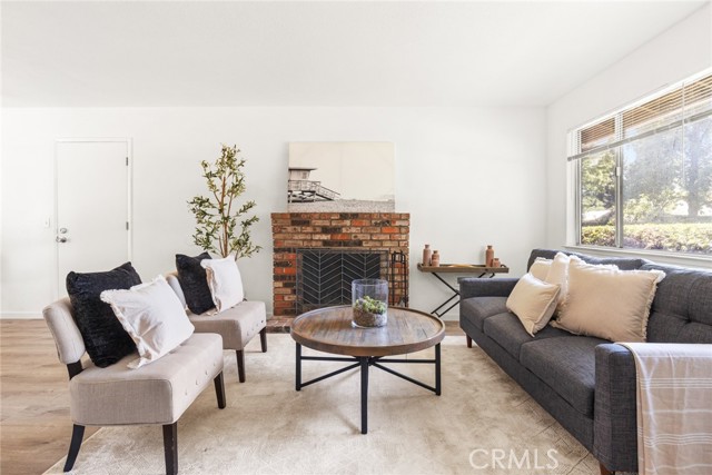 Detail Gallery Image 2 of 28 For 395 Gardenside Ct, Chico,  CA 95973 - 3 Beds | 2 Baths