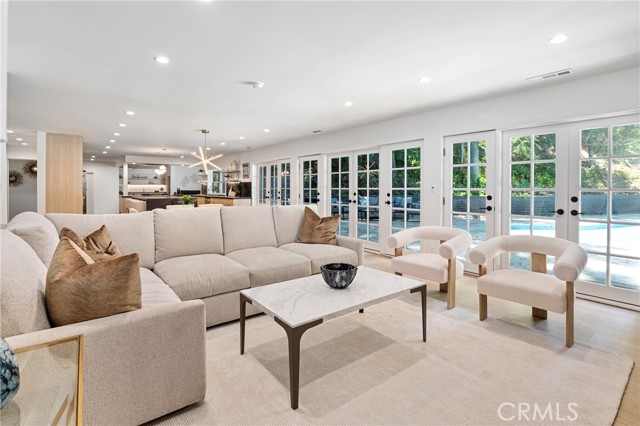 Detail Gallery Image 8 of 35 For 20225 Allentown Dr, Woodland Hills,  CA 91364 - 5 Beds | 4/2 Baths