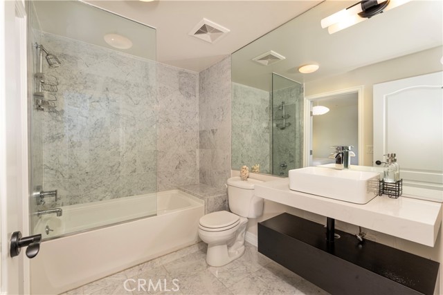 Detail Gallery Image 34 of 42 For 6432 Weidlake Dr, Los Angeles,  CA 90068 - 4 Beds | 3/1 Baths