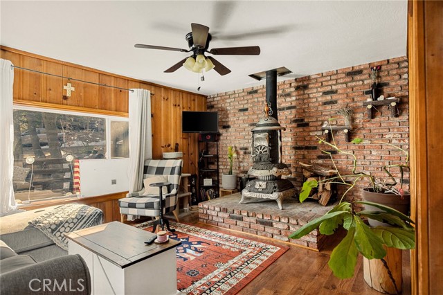 Detail Gallery Image 8 of 29 For 32135 West Dr, Running Springs,  CA 92382 - 2 Beds | 2 Baths