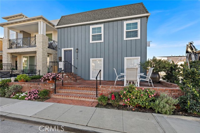 Detail Gallery Image 2 of 25 For 227 1/2 Coral Ave, Newport Beach,  CA 92662 - 2 Beds | 1 Baths