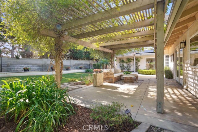 13811 Palace Way, Tustin CA: https://media.crmls.org/medias/4a09d341-88e2-4939-9283-dd1cc7f558d3.jpg