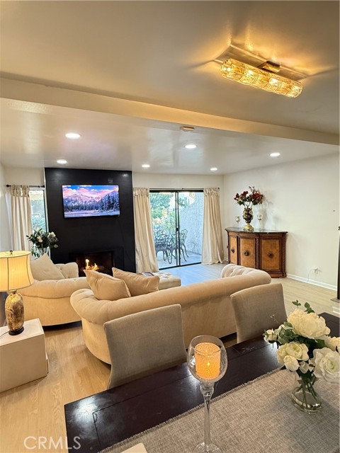 Detail Gallery Image 5 of 25 For 5720 Owensmouth #152,  Woodland Hills,  CA 91367 - 2 Beds | 1/1 Baths