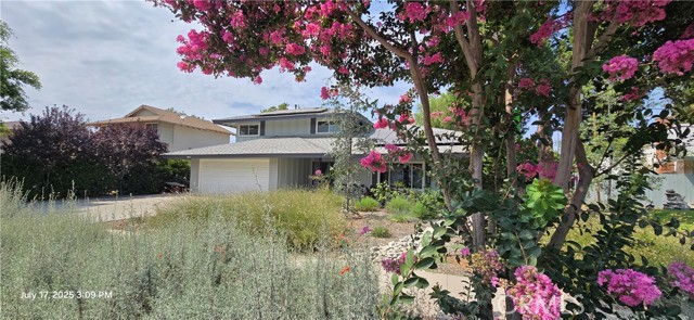 Detail Gallery Image 2 of 33 For 2051 Rancho Dr, Riverside,  CA 92507 - 4 Beds | 2/1 Baths