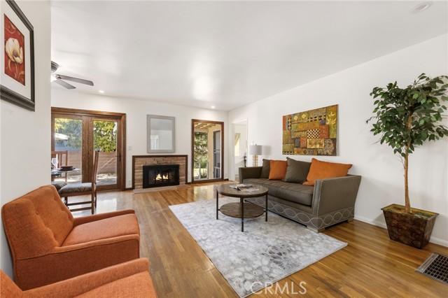 Detail Gallery Image 3 of 45 For 2334 Iroquois Ave, Long Beach,  CA 90815 - 2 Beds | 2 Baths