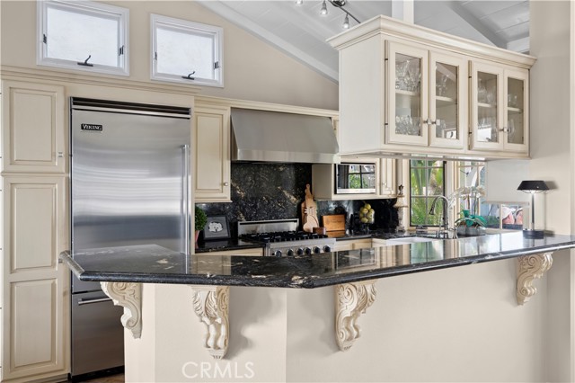 708 Orchid Avenue, Corona del Mar CA: https://media.crmls.org/medias/4a0d6623-fb1a-4ae2-81a1-96c9cf7850eb.jpg