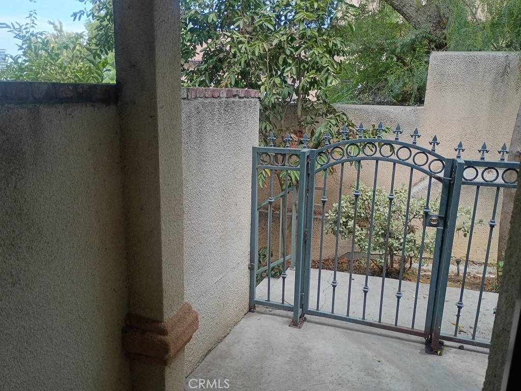 https://media.crmls.org/medias/4a0dcfe5-4256-469f-a756-d8312f65b77a.jpg?preset=X-Large