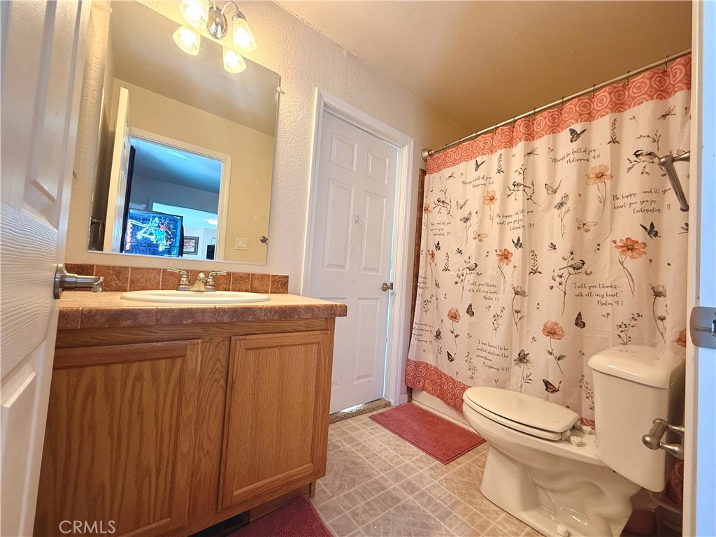 https://media.crmls.org/medias/4a0de02e-5759-4178-bcd9-b3f08913eb96.jpg?preset=X-Large