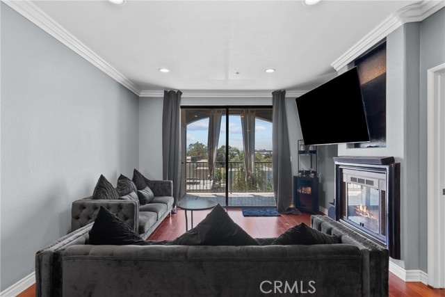 555 Maine Avenue, Long Beach CA: https://media.crmls.org/medias/4a0e6aab-fbfd-42a9-920a-37c2fa404366.jpg