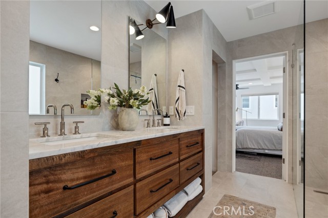 1111 Manhattan Ave, Hermosa Beach CA: https://media.crmls.org/medias/4a0f1c84-c876-4139-bc40-b4aca7cb7b19.jpg