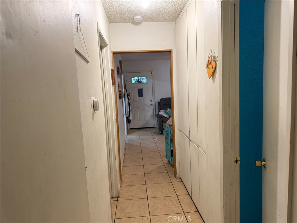 https://media.crmls.org/medias/4a0fd916-dad3-4ad4-85e5-52af59d5a57d.jpg?preset=X-Large