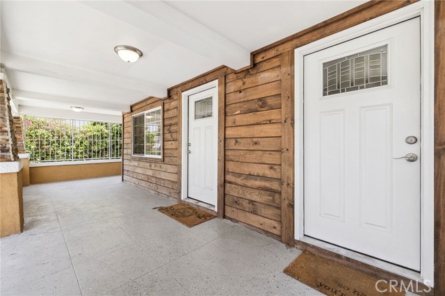 2104 Crenshaw Boulevard, Los Angeles CA: https://media.crmls.org/medias/4a10195e-6b0e-4650-a25d-2847665030ed.jpg