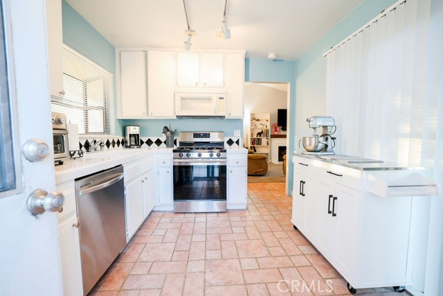 Detail Gallery Image 13 of 29 For 11619 Capitol Drive, Riverside,  CA 92503 - 2 Beds | 2 Baths