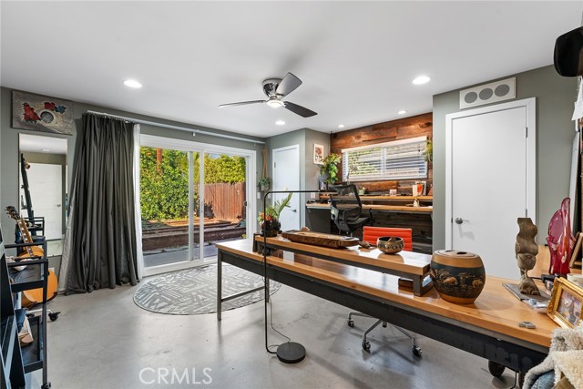 4835 Almidor Avenue, Woodland Hills CA: https://media.crmls.org/medias/4a102271-376d-4c0d-b706-3d2ea042f2b6.jpg