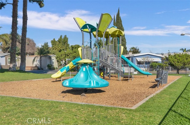 Detail Gallery Image 7 of 22 For 12700 Elliott Ave #219,  El Monte,  CA 91732 - 3 Beds | 2 Baths
