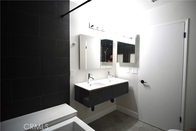 5187 Cedar Street, Jurupa Valley CA: https://media.crmls.org/medias/4a1082c2-0cef-4e70-801e-80bc7564b869.jpg