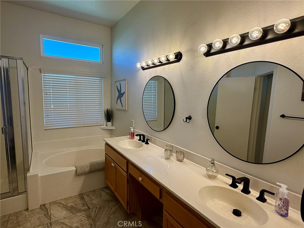 https://media.crmls.org/medias/4a1098e6-bd70-42ac-8bb9-370e1dd510a1.jpg?preset=X-Large