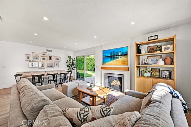 Detail Gallery Image 6 of 16 For 3210 Iowa St, Costa Mesa,  CA 92626 - 3 Beds | 2 Baths