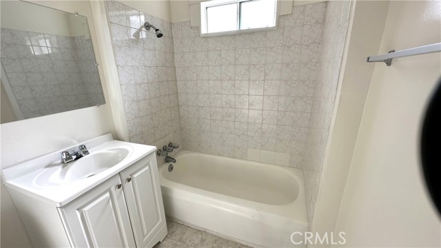 Detail Gallery Image 11 of 15 For 930 E 11th St, Long Beach,  CA 90813 - – Beds | – Baths