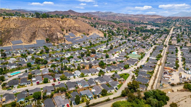 27823 Sunrise Ln, Canyon Country CA: https://media.crmls.org/medias/4a123f3e-0c5a-4fa1-a756-266bd4848e2d.jpg