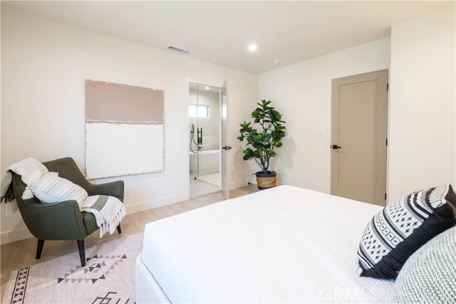18852 Collins Street, Tarzana CA: https://media.crmls.org/medias/4a130518-ab95-4910-9892-635c8aa5ab9d.jpg