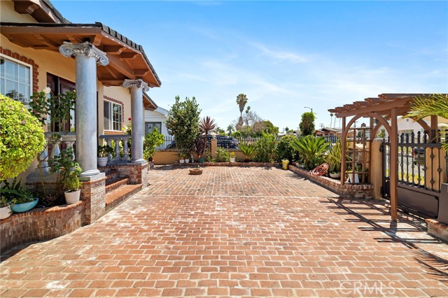 1729 W 51st Place, Los Angeles CA: https://media.crmls.org/medias/4a1358dc-6308-41fa-bdfb-cad43e140a73.jpg