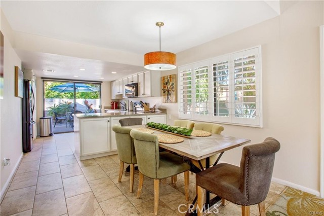 Detail Gallery Image 7 of 22 For 5784 Los Coyotes, Palm Springs,  CA 92264 - 2 Beds | 2 Baths