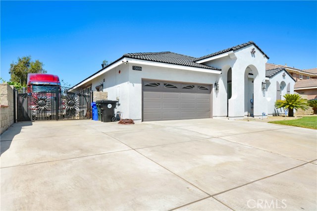 Detail Gallery Image 2 of 32 For 10686 Cayenne Way, Fontana,  CA 92337 - 4 Beds | 2/1 Baths