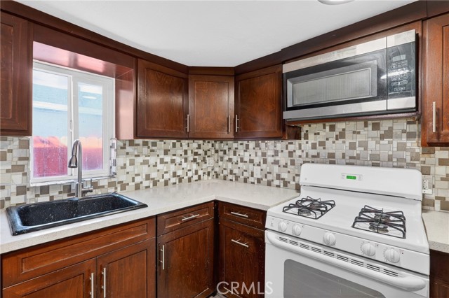 Detail Gallery Image 14 of 48 For 806 W Spruce St, Compton,  CA 90220 - 3 Beds | 1 Baths