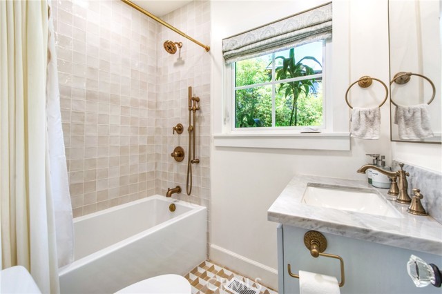 Detail Gallery Image 13 of 17 For 1445 Bluebird Canyon, Laguna Beach,  CA 92651 - 2 Beds | 1/1 Baths