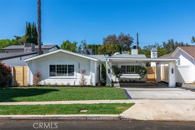 Detail Gallery Image 1 of 41 For 20919 De La Guerra St, Woodland Hills,  CA 91364 - 3 Beds | 3 Baths