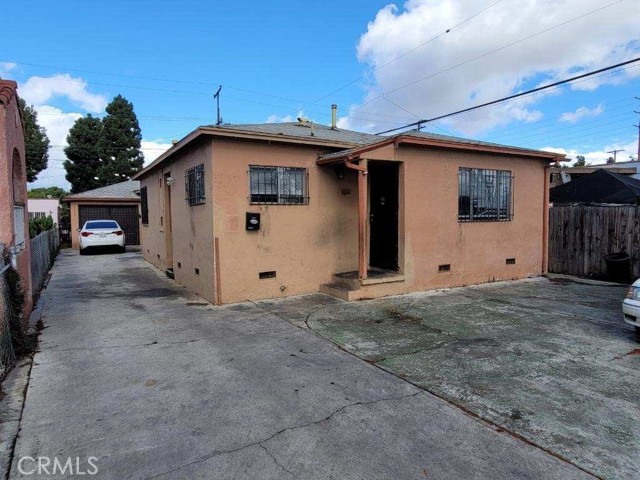 1151 E 90th Street Los Angeles, California Beautiful turn-key Compton Duplex investment property available for sale. Great investment property in an unincorporated area of Los Angeles not under rent control! 2 units on 1 lot. Rent out both units for maximum investment income or live in 1 unit and rent out the other. Each unit is a separate structure so there are no common walls. 1151 is the front unit and has 3 bedrooms and 1 bathroom. 1153 is the back unit and has 2 bedrooms and 1 bathroom. Long drive way, nice yard space, great street and location pride of ownership in the area. Nice quiet street, close to everything Ted Watkins Park, Blue line Transportation, Roosevelt Park, Schools, Colonel Leon H Washington Park this includes running and walking trails, biking and close to great shopping.