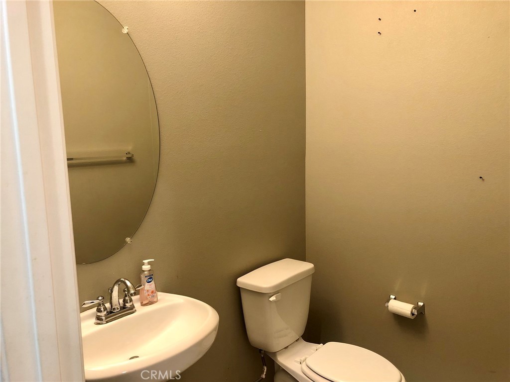 https://media.crmls.org/medias/4a180f32-c85f-40b6-a8fe-583658ae75bd.jpg?preset=X-Large