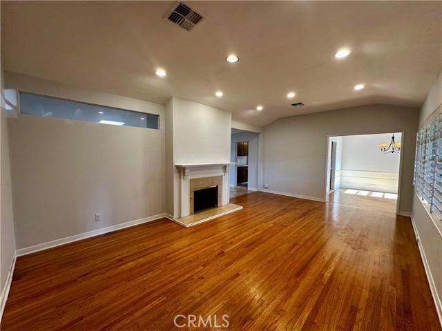 Detail Gallery Image 5 of 36 For 11741 Otsego St, Valley Village,  CA 91607 - 4 Beds | 2/1 Baths