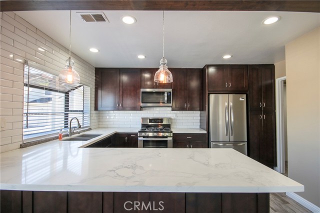 Detail Gallery Image 4 of 27 For 1700 W Cerritos Ave #144,  Anaheim,  CA 92804 - 3 Beds | 2/1 Baths