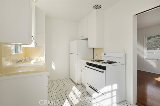 Detail Gallery Image 5 of 14 For 1126 Chelsea Ave #B,  Santa Monica,  CA 90403 - 0 Beds | 1 Baths