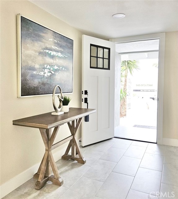 Detail Gallery Image 2 of 28 For 910 W Alton Ave, Santa Ana,  CA 92707 - 3 Beds | 2 Baths