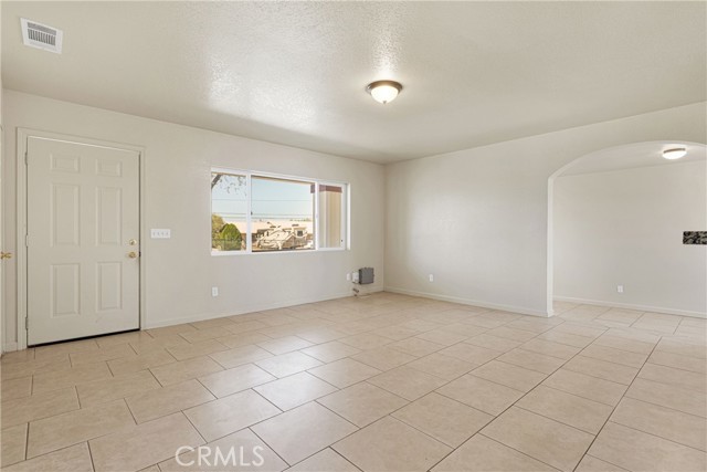 Detail Gallery Image 7 of 32 For 12419 Pawnee Rd, Apple Valley,  CA 92308 - 3 Beds | 2 Baths