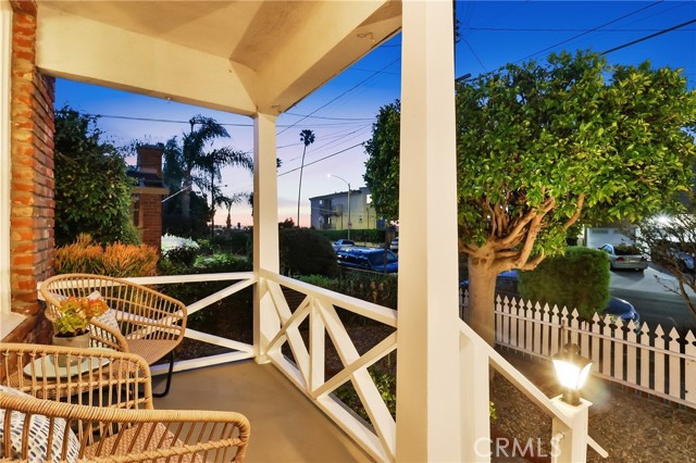 Detail Gallery Image 2 of 66 For 242 W 17th St, San Pedro,  CA 90731 - 4 Beds | 3/1 Baths