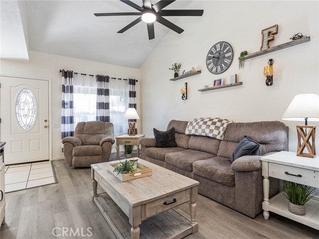 Detail Gallery Image 15 of 41 For 24637 Trevino Dr, Valencia,  CA 91355 - 3 Beds | 2/1 Baths