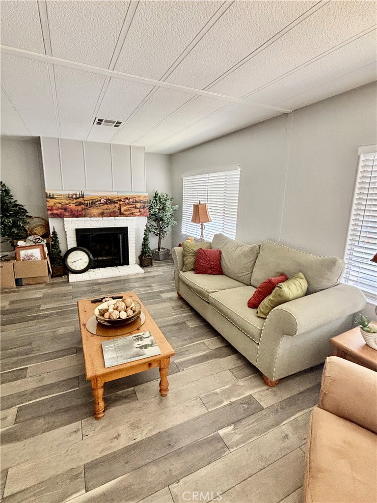 MLS #OC25082225 image #5