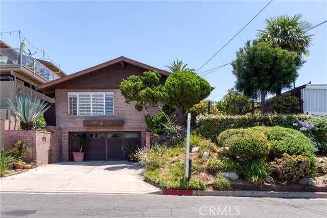 1878 Molino N Avenue, Signal Hill CA: https://media.crmls.org/medias/4a1d28cd-749a-4817-bf77-b9ba5e07afde.jpg