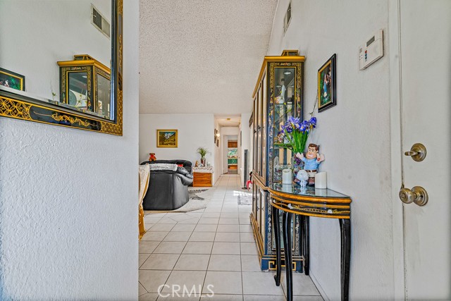 Detail Gallery Image 10 of 27 For 14096 Hillcrest Dr, Fontana,  CA 92337 - 3 Beds | 2 Baths