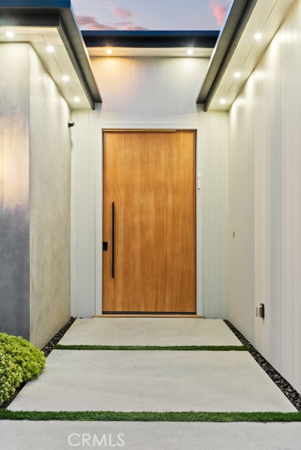 5727 Cahill Avenue, Tarzana CA: https://media.crmls.org/medias/4a1de84e-7aec-441c-88ad-8859973fb464.jpg