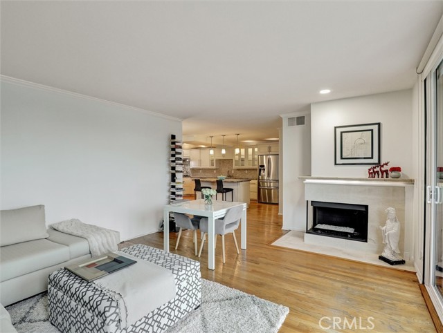 Detail Gallery Image 14 of 49 For 5190 E Colorado St #204,  Long Beach,  CA 90814 - 1 Beds | 1 Baths