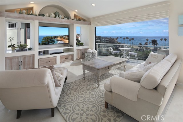 Detail Gallery Image 6 of 31 For 239 Emerald Bay, Laguna Beach,  CA 92651 - 3 Beds | 3 Baths