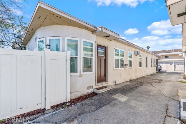 5841 Tujunga Avenue, North Hollywood CA: https://media.crmls.org/medias/4a1f6a96-17ea-4aaf-be66-519f21834d31.jpg